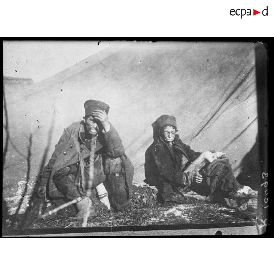 Corfou. Types de Serbes devenus idiots après la retraite. [légende d'origine]