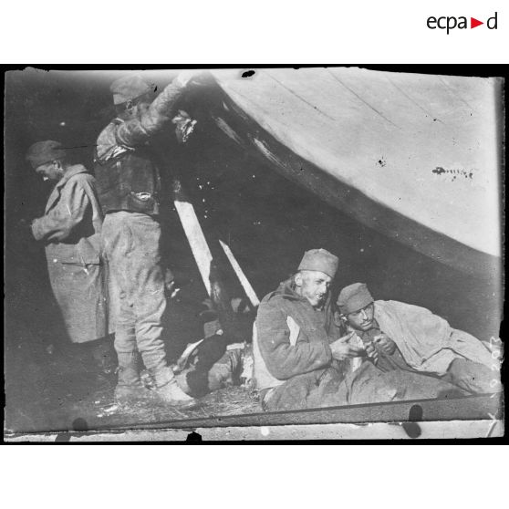 Corfou. Après la retraite. Serbes devenus fous ou idiots. [légende d'origine]