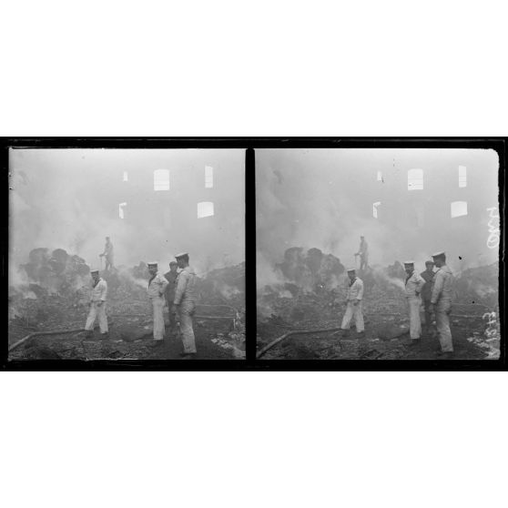 Salonique. Incendie des immeubles de la Banque de Salonique. [légende d'origine]