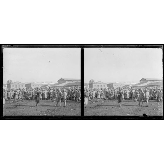 Salonique. Nouveaux contingents d'artillerie lourde venant de débarquer. [légende d'origine]