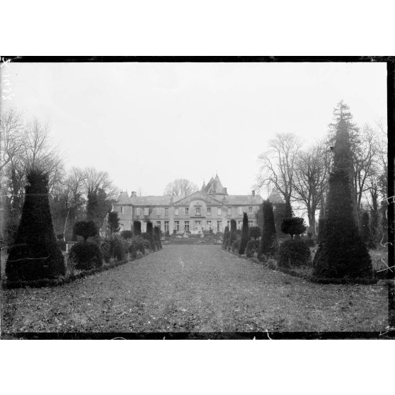 Vic-sur-Aisne (Aisne). Le château. Façade principale. [légende d'origine]