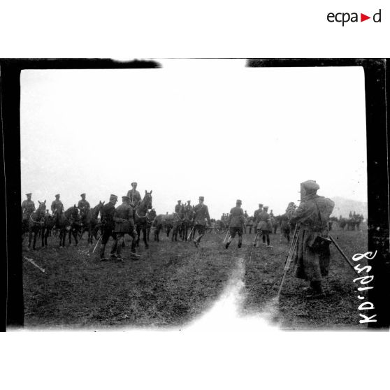 Camp de Lembet. Inspection des troupes par les généraux Sarrail et Mahon. [légende d'origine]