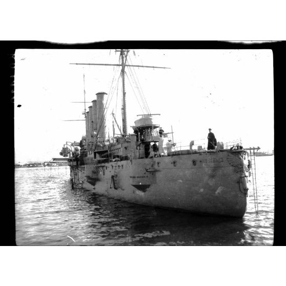 Rade de Salonique. L'Askold. [légende d'origine]