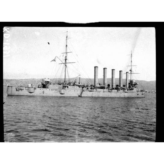 Rade de Salonique. L'Askold. [légende d'origine]
