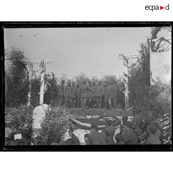 Région du Bas Vardar. Gondoular. Fête du 2e régiment bis de zouaves. [légende d'origine]