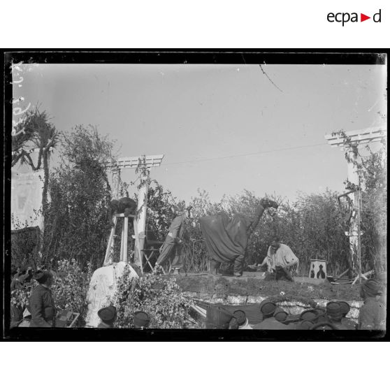 Région du Bas Vardar. Gondoular. Fête du 2e régiment bis de zouaves. [légende d'origine]