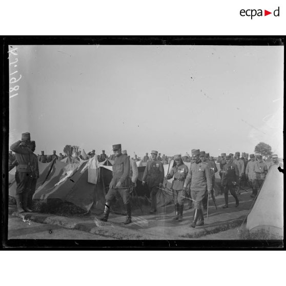 Région du Bas Vardar. Camp serbe de Gondoular. Le général Sarrail visite le camp. [légende d'origine]