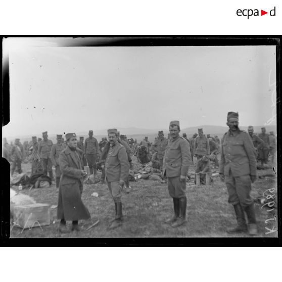 Ambelonès. Près Salonique. Serbes venant de débarquer. [légende d'origine]