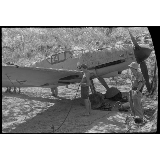 A Mostar, la maintenance d'un moteur de Messerschmitt Bf-109 et portraits de l'Oberleutnant Heimo Emmerstorfer,  I./NAGr. 12.