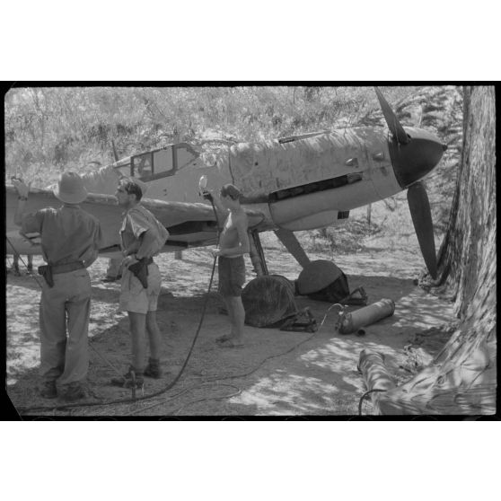A Mostar, la maintenance d'un moteur de Messerschmitt Bf-109 et portraits de l'Oberleutnant Heimo Emmerstorfer,  I./NAGr. 12.