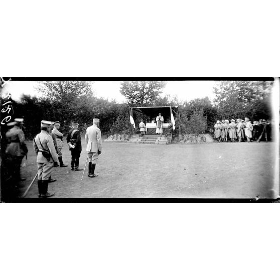 Sillé-le-Guillaume (Sarthe), camp du 1er bataillon polonais, cérémonie religieuse. [légende d'origine]