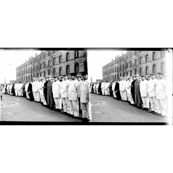 Orléans. La classe 1917. 131e régiment d'infanterie. L'appel. [légende d'origine]