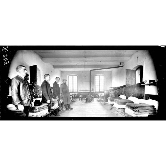 Orléans. La classe 1917. 131e régiment d'infanterie. Une chambrée. [légende d'origine]