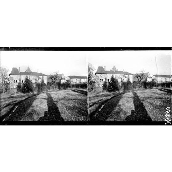 Aurillac. Vue de la ferme Reyt-de-Viers à M. Bos où sont employés des prisonniers allemands. [légende d'origine]