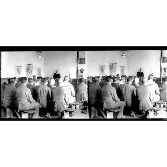 Aurillac. Ecole Albert. La cérémonie religieuse. [légende d'origine]