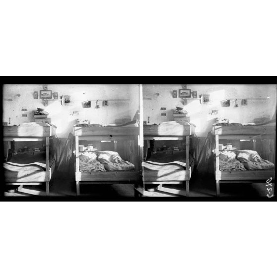 Aurillac. Ecole Albert. Lits de prisonniers. [légende d'origine]