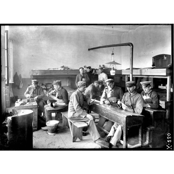 Aurillac. Ecole Albert. Prisonniers du Schleswig. Une chambrée. [légende d'origine]