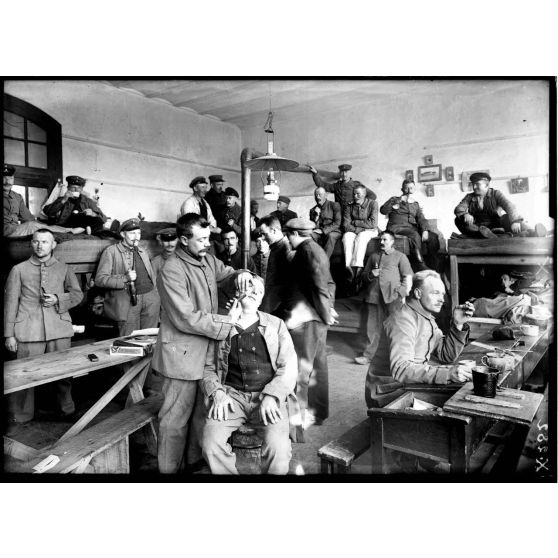 Aurillac. Ecole Albert. Prisonniers. [légende d'origine]