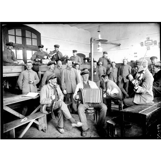 Aurillac. Ecole Albert. Prisonniers du Schleswig. [légende d'origine]