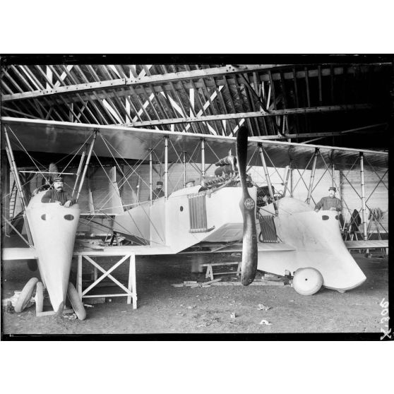 Villacoublay. Avion de concours. [légende d'origine]