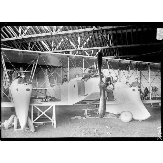 Villacoublay. Avion de concours. [légende d'origine]