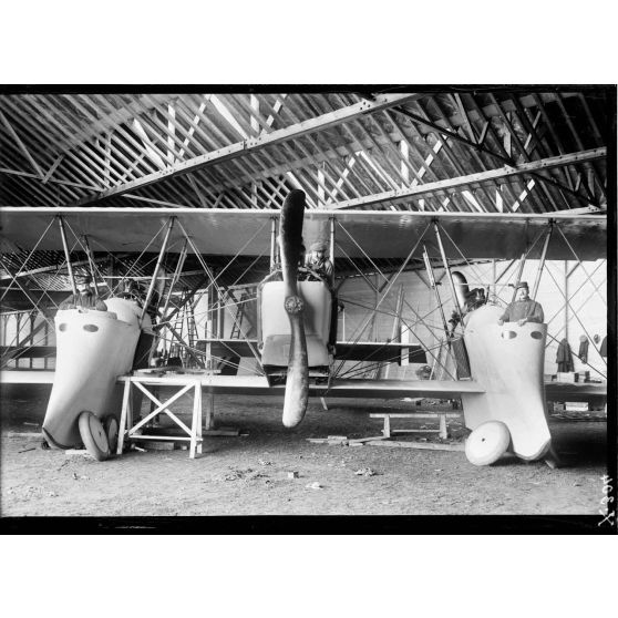 Villacoublay. Avion de concours. [légende d'origine]