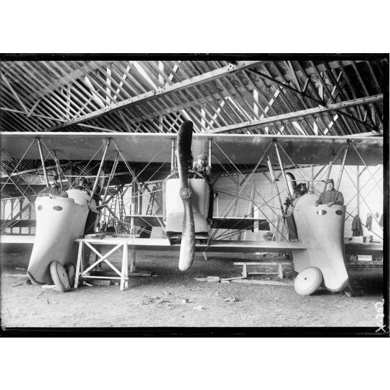 Villacoublay. Avion de concours. [légende d'origine]