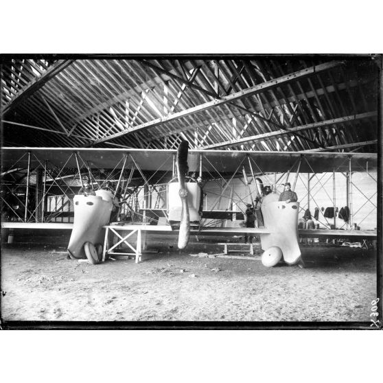 Villacoublay. Avion de concours. [légende d'origine]