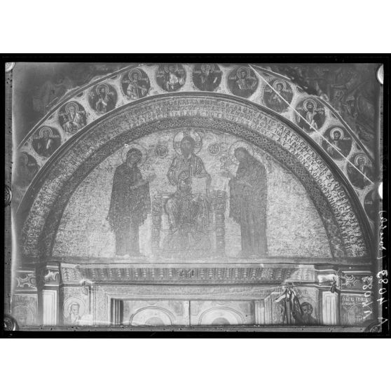 Mont Athos, monastère de Vatopédi. Mosaïque au dessus de la porte de l'église (entre le second et le premier narthex), ensemble. [légende d'origine]