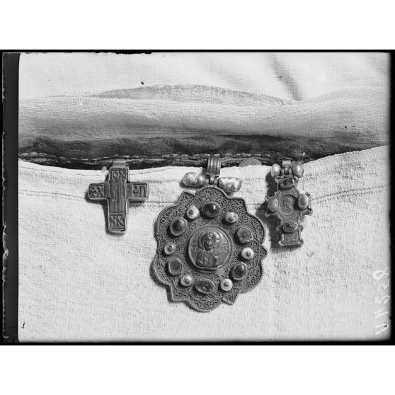 Mont Athos, monastère de Vatopedi. [Podia] I, 1er rang, objet numéro 2, 3 et 4, face. [légende d'origine]