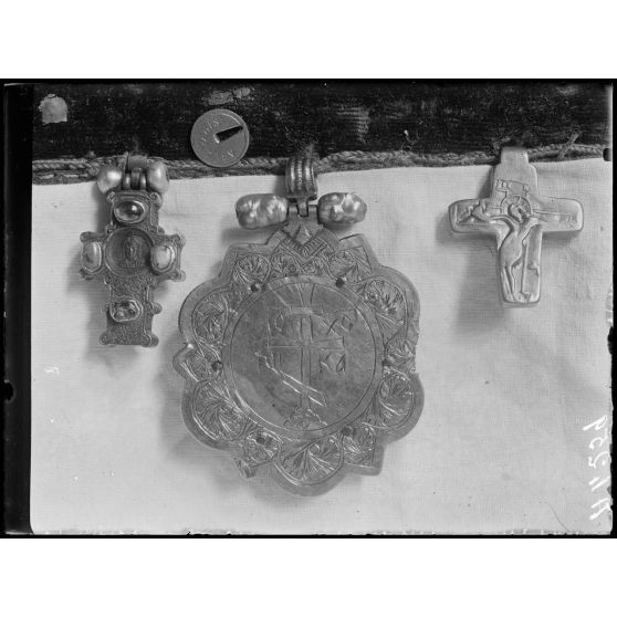 Mont Athos, monastère de Vatopedi. [Podia] I, 1er rang, objet numéro 2, 3 et 4, revers. [légende d'origine]