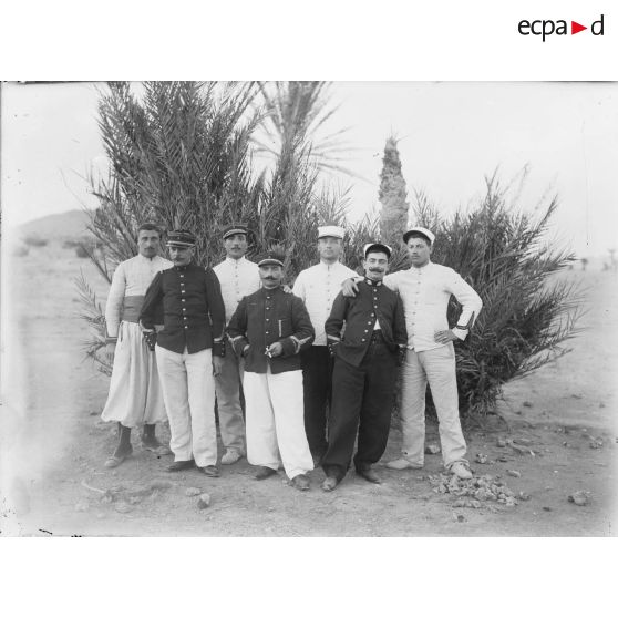 40. Groupe [des] sergents de la discipline. [légende d'origine]