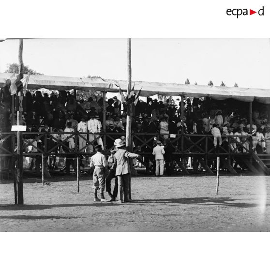 533. Panorama des tribunes. Vue milieu. [légende d'origine]