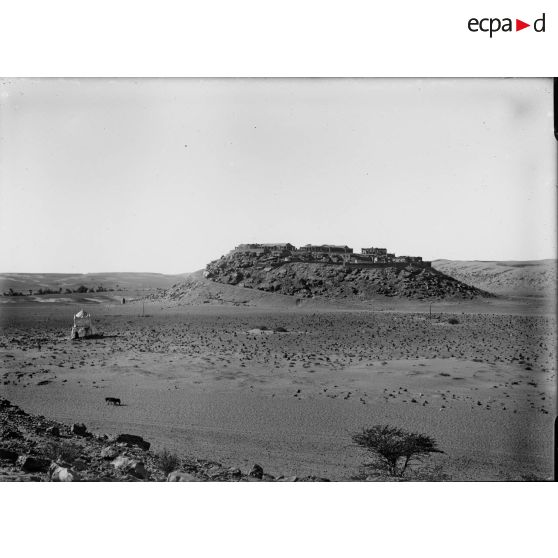 977. Panorama d'Igli. Quatre plaques. Quatrième vue. La vieille redoute. [légende d'origine]