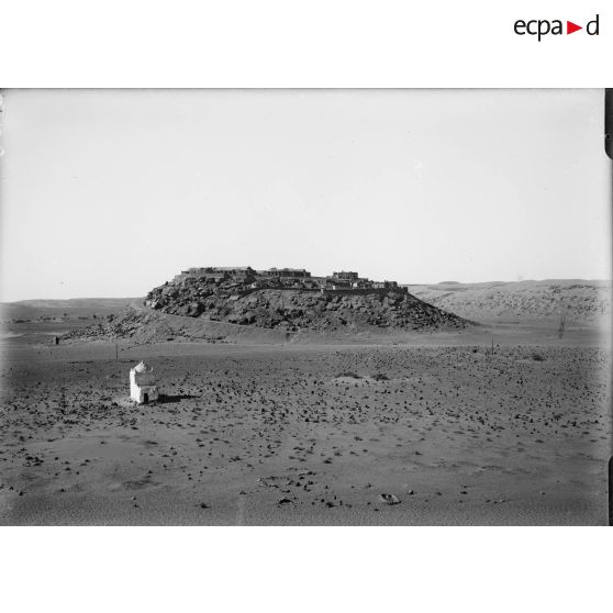 978. Vieille redoute vue de côté. [légende d'origine]