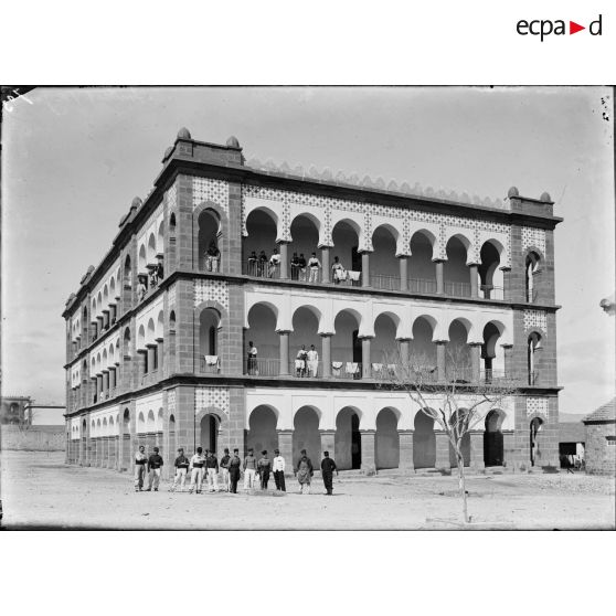 703. La caserne des chasseurs d'Afrique. [légende d'origine]