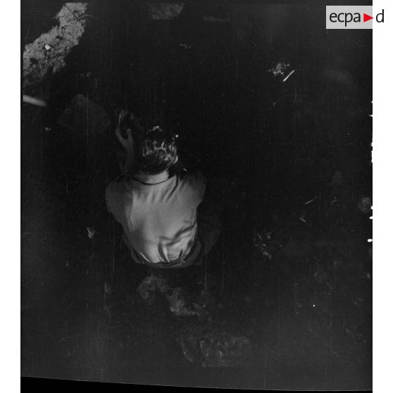 Exhumation de cadavres sur le charnier de Langson.