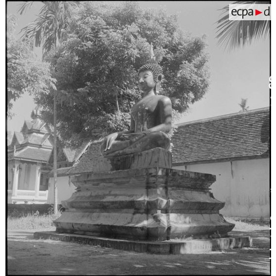 Bouddha de bronze du Vat Si Saket à Vientiane.
