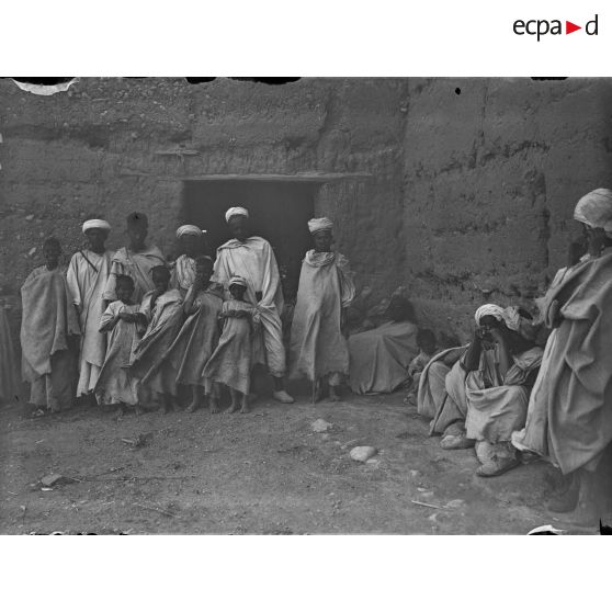 1167. Un groupe d'indigènes. [légende d'origine]