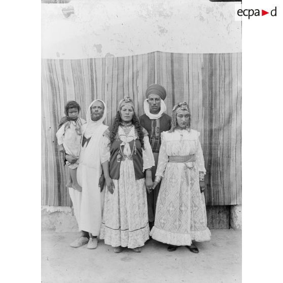 1182. Famille de Kadola. [légende d'origine]