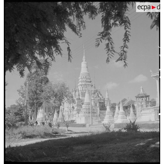 Monuments funéraires au cimetière des bonzes à Battambang.