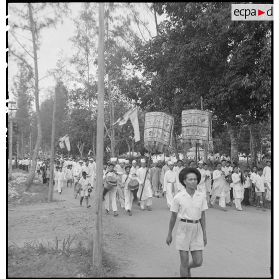 Procession accompagnant le déplacement de Pham Cong Tac vers le Grand Temple de Ty Ninh durant la fête du Palais Dieu Tri.