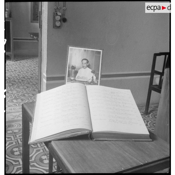 Le livre d'or du Saint-Siège situé à Tay Ninh.