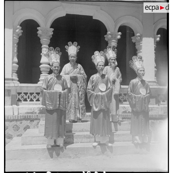 Hauts dignitaires du corps législatif et du corps exécutif Caodaïste.