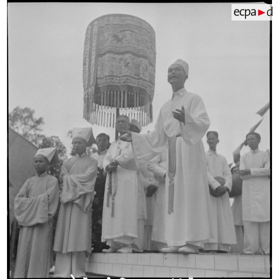 Son excellence Pham Cong Tac prêchant lors de la fête de la déesse du Dieu Tri Phat Mau, à Ty Ninh.