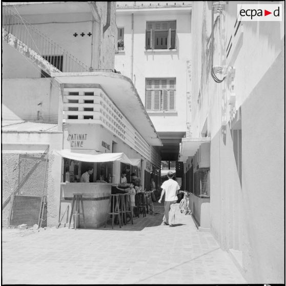 Passage Catinat à Saïgon.