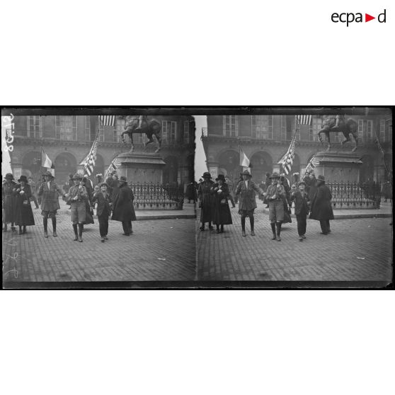 Paris, enfants portant les drapeaux alliés. [légende d'origine]