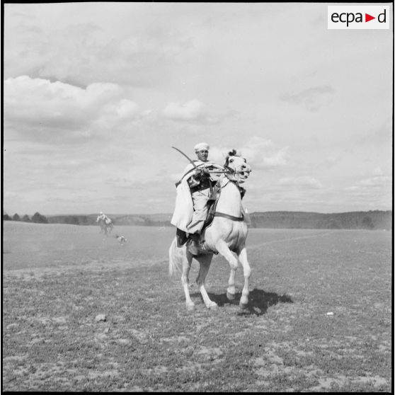 Présentation du 23e Régiment de Spahis.[Description en cours]