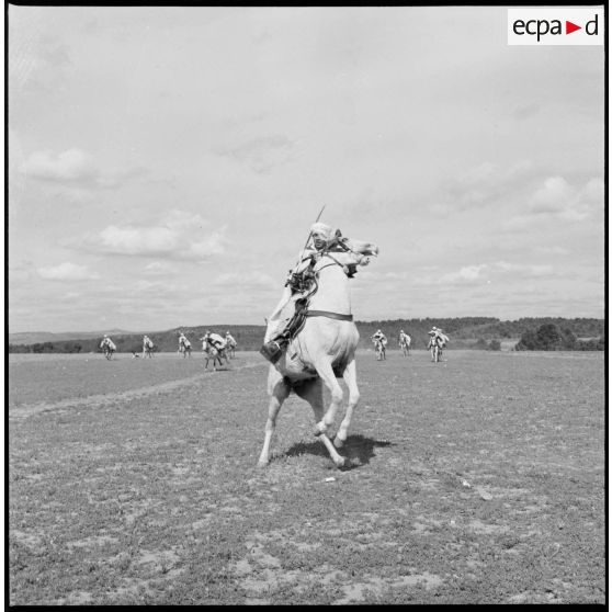 Présentation du 23e Régiment de Spahis.[Description en cours]