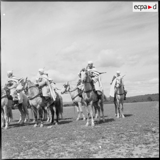 Présentation du 23e Régiment de Spahis.[Description en cours]